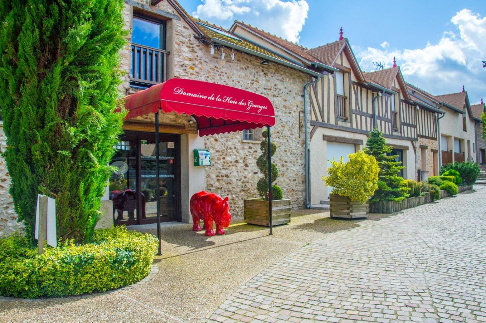 Domaine De La Haie Des Granges Menilles Bagian luar foto