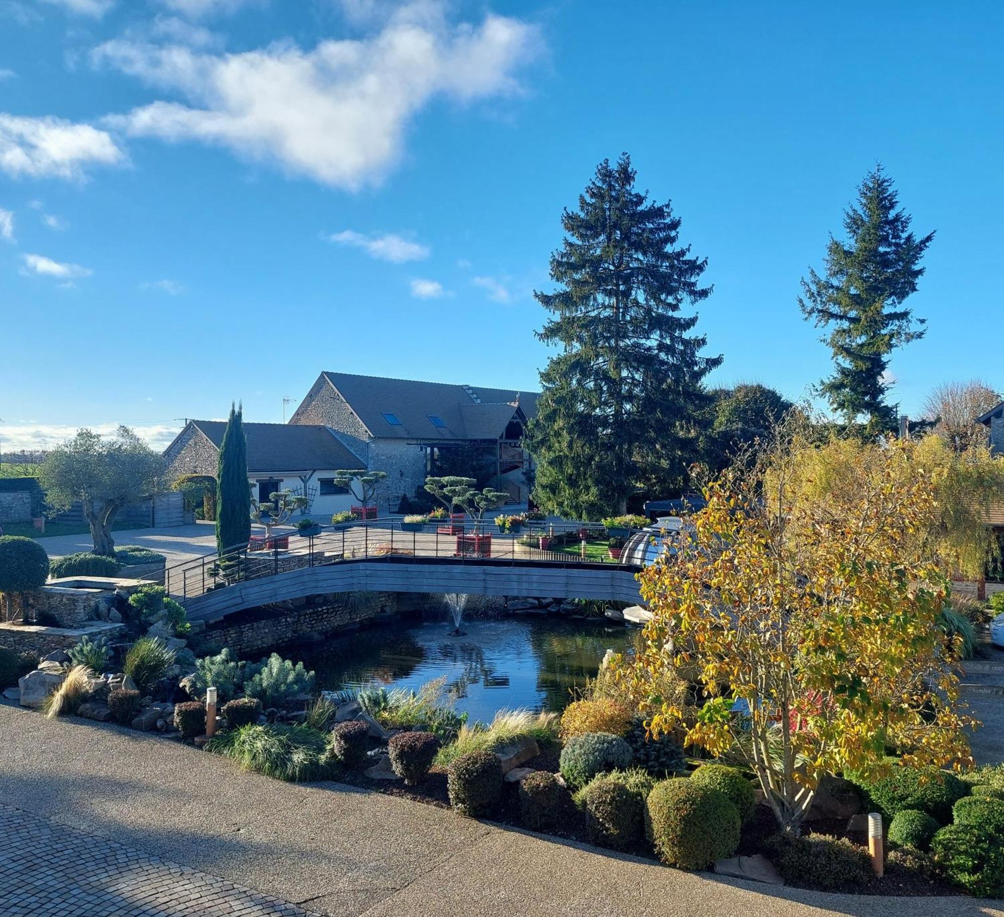 Domaine De La Haie Des Granges Menilles Bagian luar foto