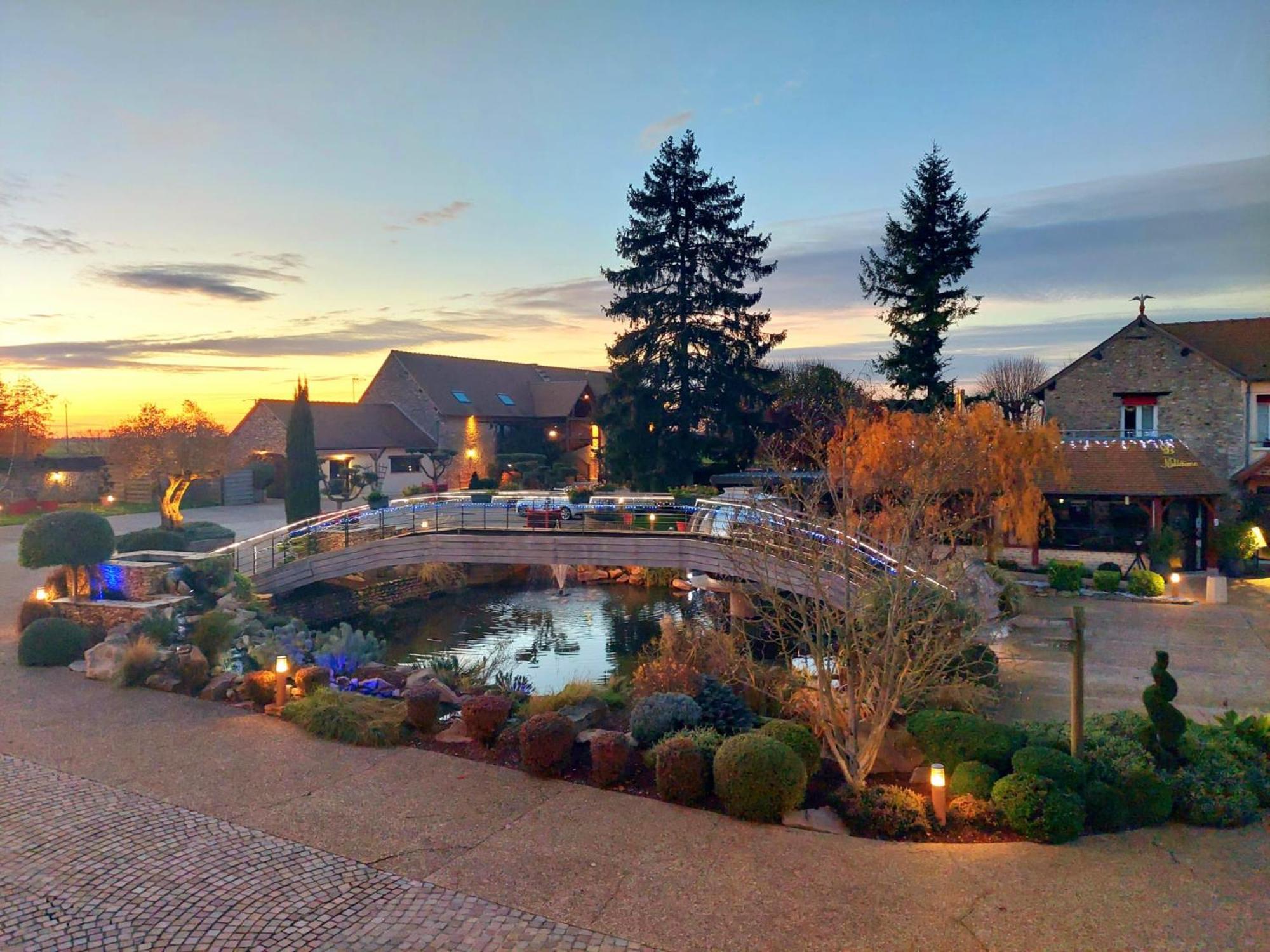 Domaine De La Haie Des Granges Menilles Bagian luar foto
